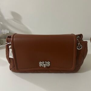 Chic Tan Leather Shoulder Bag